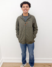 Load image into Gallery viewer, Vineyard Vines Slim Straight Denim in Vintage Wash