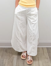 Load image into Gallery viewer, Find Me Tulip Washed Denim Relax Fit Jeans in Ivory