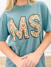 Load image into Gallery viewer, Addyson Nicole Company MS Camo Print SS Tee in Emerald